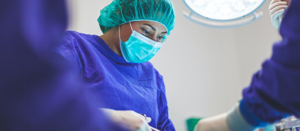 surgeon with mask on preparing for surgery